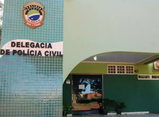Preso alaga cela diversas vezes, bebe detergente e &quot;toca o terror&quot; em delegacia