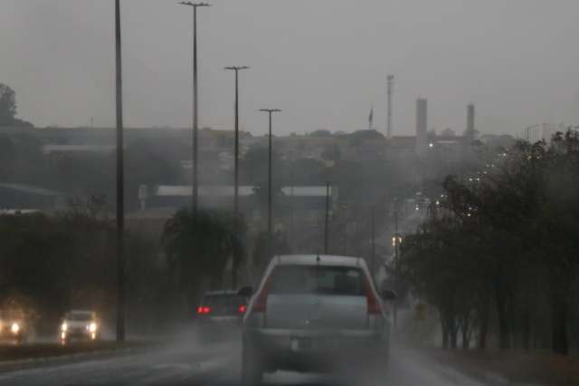 Chuva retorna acompanhada de trovoadas em pontos distintos da Capital