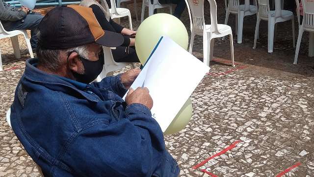 &ldquo;No momento certo&rdquo;, diz &uacute;nico ganhador que viu de perto sorteio de apartamentos