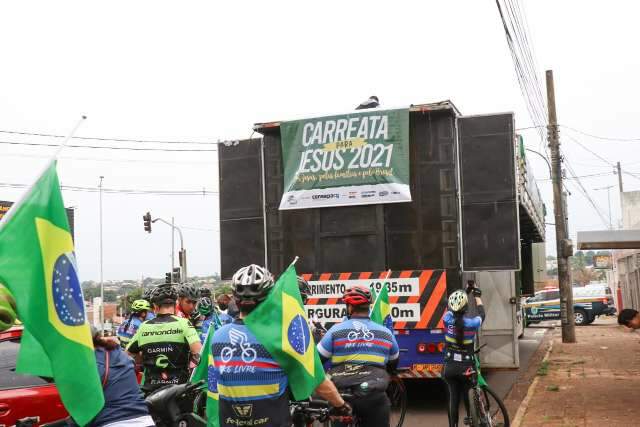 De verde e amarelo, Carreata para Jesus sai &agrave;s ruas com ora&ccedil;&atilde;o, f&eacute; e m&uacute;sica 