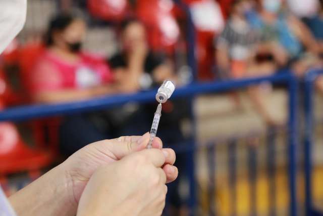 Vacina&ccedil;&atilde;o na segunda-feira &eacute; para refor&ccedil;o e 2&ordf; dose