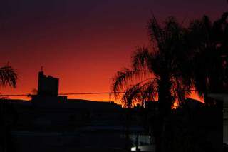 Pôr do sol em Campo Grande (Foto: Kísie Ainoã)