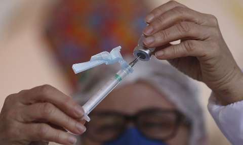 Estudo diz que vacinados com Coronavac têm 74% menos chance de morte