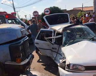 Acidente aconteceu no cruzamento de avenidas, no Nova Lima. (Foto: Direto das Ruas)