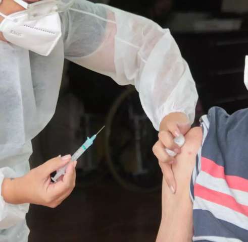 Mesmo com apelo da Sa&uacute;de, 9 cidades ainda n&atilde;o aplicam 3&ordf; dose em MS