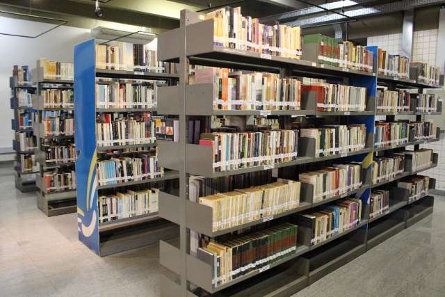 Após 1 ano fechada por conta da pandemia, biblioteca pública reabre 