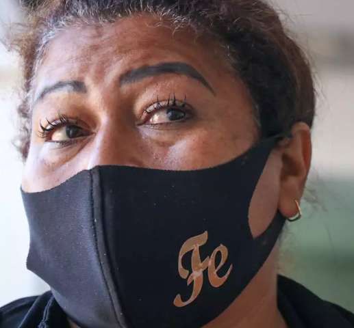 M&atilde;e suspeita de &quot;arma&ccedil;&atilde;o&quot; e diz que R$ 2 mil sumiram de bolsa de Silvana 