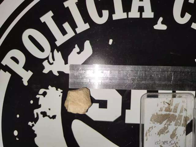 Mulher &eacute; levada para hospital, ap&oacute;s esconder 13 gramas de pasta base na vagina