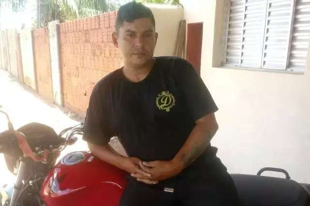 Homem &eacute; executado na cal&ccedil;ada de casa com tiro na cabe&ccedil;a