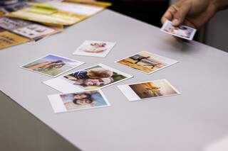 Fotos impressas em formato de polaroids. (Foto: Clan Colour)