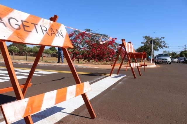 Prefeitura entrega parte da obra de asfalto que come&ccedil;ou em 2017, na Vila Nasser