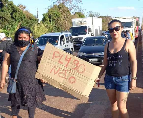 Ind&iacute;genas voltam a bloquear rodovia em protesto contra o marco temporal 