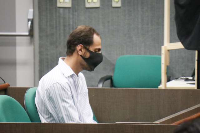 Ap&oacute;s seis anos, jovem &eacute; levado a j&uacute;ri por matar pai com tiro &quot;acidental&quot; 
