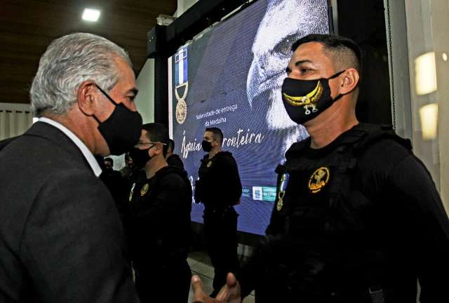 Com Bolsonaro na lista, medalha &ldquo;&Aacute;guia da Fronteira&rdquo; &eacute; entregue a Reinaldo