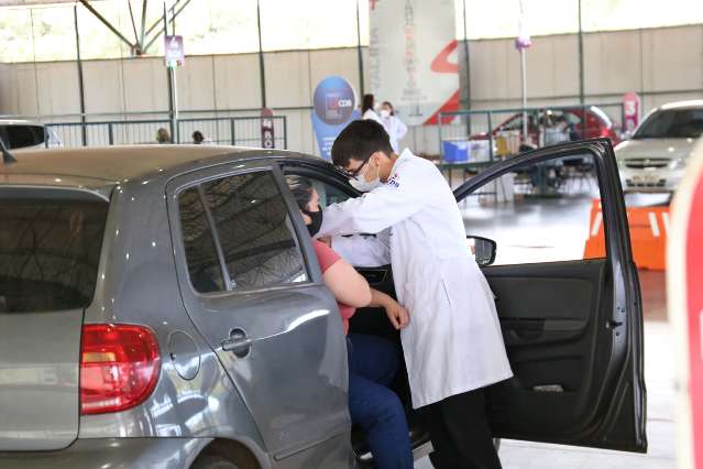 Refor&ccedil;o da vacina &eacute; dispon&iacute;vel para quem tomou 2&ordf; dose at&eacute; 4 de mar&ccedil;o