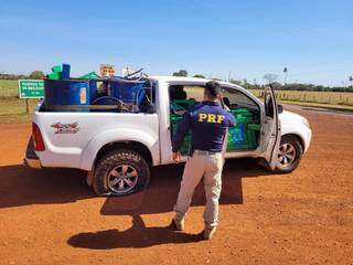 PRF atira em pneus de caminhonete com drogas e muni&ccedil;&otilde;es na BR-060