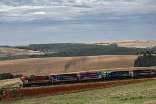 Trem passando por trecho da Ferroeste. (Foto: Jonathan Campos/AEN)