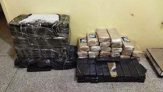 Motorista de caminh&atilde;o &eacute; preso a caminho de SP com 128 quilos de maconha 