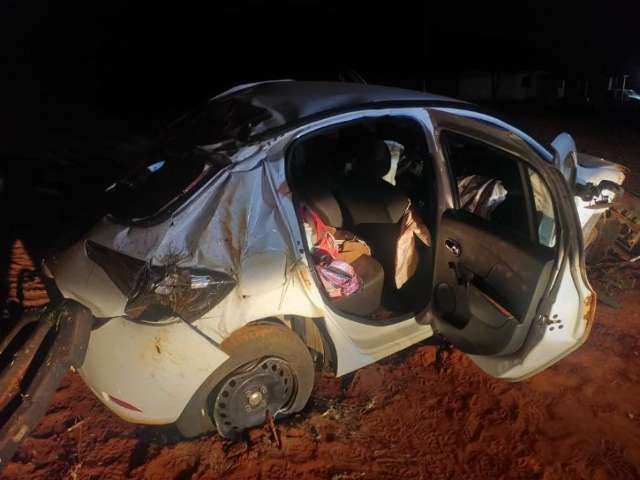 Fam&iacute;lia da Capital capota carro em rodovia e pai &eacute; resgatado em estado grave 