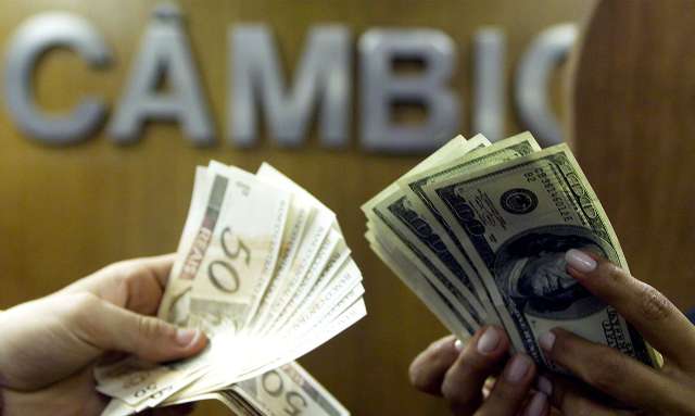 Bolsa sobe 0,22% no dia, mas registra pior semana desde fevereiro