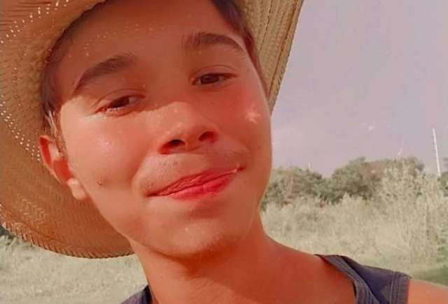 M&atilde;e encontra filho de 15 anos morto em curral e pol&iacute;cia investiga