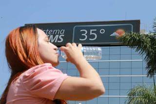 Termômetro registra 35ºC, mas calor ainda deve aumentar. (Foto: Kísie Ainoã)