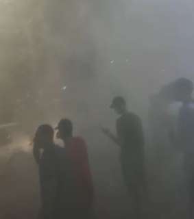 Multidão "some" na fumaça em mais um domingo de baderna no Serra Azul