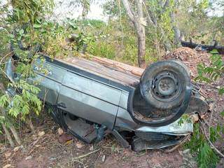 Motorista foi retirado e socorrido por ambulância. (Foto: Sidney Assis)