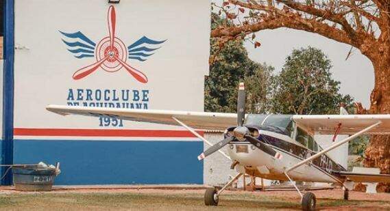 Aeronave estacionada em Aeroclube de Aquidauana. (Foto: Divulgação)