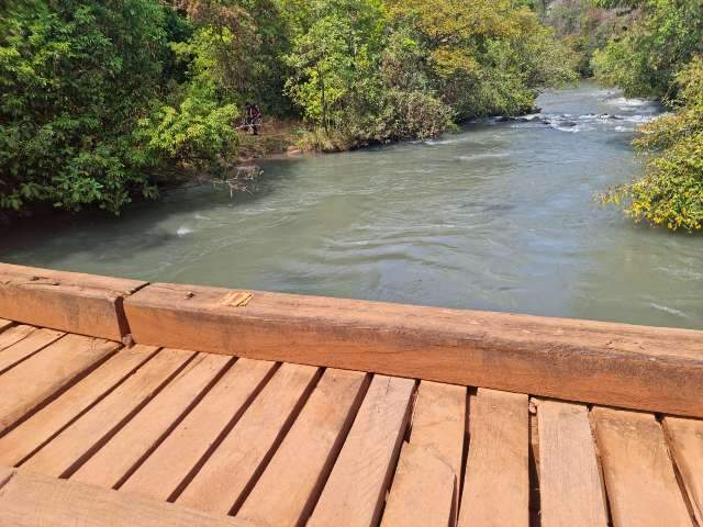 Adolescente morre afogado ap&oacute;s cair em rio durante passeio com a fam&iacute;lia