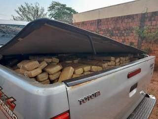 Persegui&ccedil;&atilde;o com troca de tiros termina com 3 presos em Hilux lotada de droga