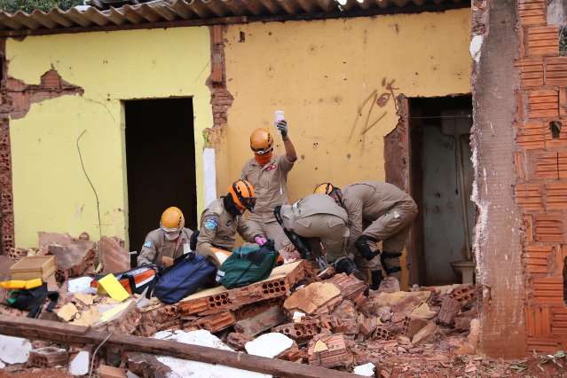 Muro cai sobre mestre de obras durante demoli&ccedil;&atilde;o no Jardim Anache