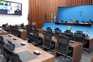 Plenário da Assembleia Legislativa durante sessão ordinária, que conta com participação presencial e remota dos deputados. (Foto: Wagner Guimarães/Alems)