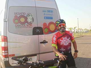 Além de corrida à pé, Carlão usará bicicleta em seu trajeto de 800 km até Jaú .(Foto: Antônio Marques/Divulgação)