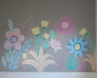 Um mural de flores pintado em uma parede. (Foto: Arquivo Pessoal)