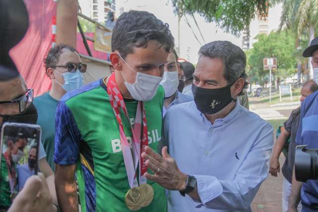 &quot;Exemplo para todos&quot;, diz Marquinhos sobre medalhista campo-grandense