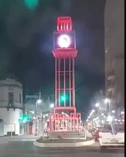 Imagem do relógio com a luz vermelha, enviada pelo leitor.