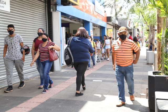 MS oficializa fim do toque de recolher e limite de lota&ccedil;&atilde;o continua