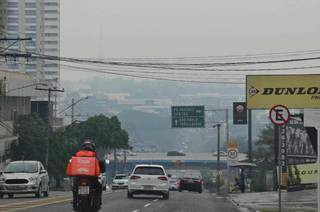 Ap&oacute;s chuvarada, n&eacute;voa &uacute;mida encobre c&eacute;u de Campo Grande 