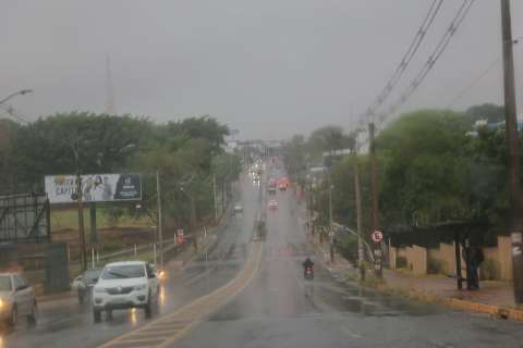 Pancadas de chuva acumulam 10 milímetros de água nesta manhã