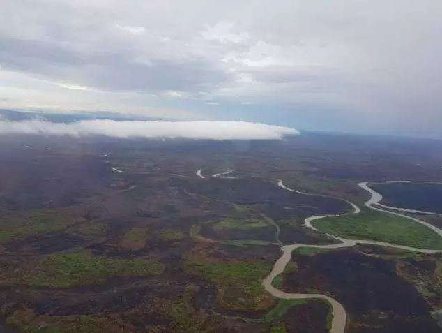 Fogo d&aacute; tr&eacute;gua gra&ccedil;as a chuva, mas inc&ecirc;ndios continuam no Nabileque 