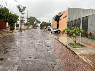 Pancadas de chuva acumulam 10 mil&iacute;metros de &aacute;gua nesta manh&atilde;