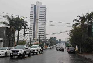 Ap&oacute;s chuvarada, n&eacute;voa &uacute;mida encobre c&eacute;u de Campo Grande 