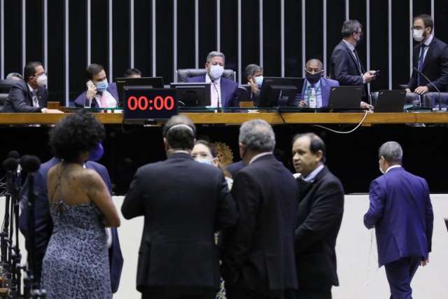Sob cr&iacute;ticas, C&acirc;mara dos Deputados aprova texto-base de C&oacute;digo Eleitoral