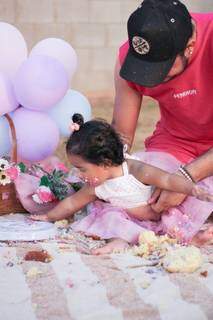 Pai vira pr&iacute;ncipe s&oacute; para dan&ccedil;ar valsa no primeiro anivers&aacute;rio da filha