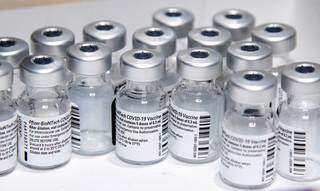 Frascos com doses de vacina da Pfizer. (Foto: Reuters/Reprodução)