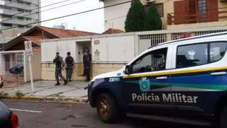Movimentação de policiais durante operação em frente à Corregedoria. (Foto: Arquivo/Campo Grande News)