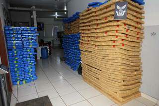 Tabletes de maconha apreendidos totalizaram 4,5 toneladas. (Foto: Paulo Francis)