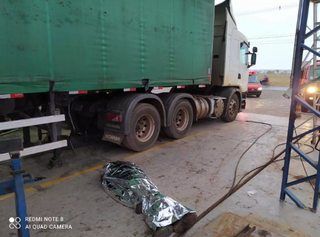 Identificado mec&acirc;nico que morreu ao ficar preso embaixo de carreta 
