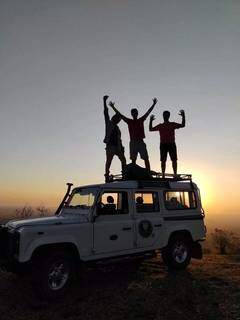 Grupo no mirante de Morraria do Sul ao pôr do sol. (Foto: Arquivo Pessoal Edson Silva)